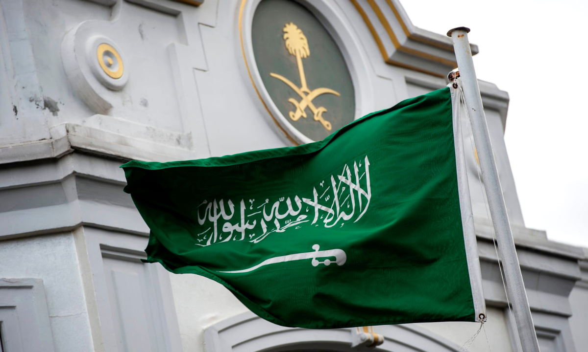 طريقة وشروط تجديد الإقامة من مكتب العمل في السعودية 2024.. والفئات المعفاة من رسوم تجديد الإقامة