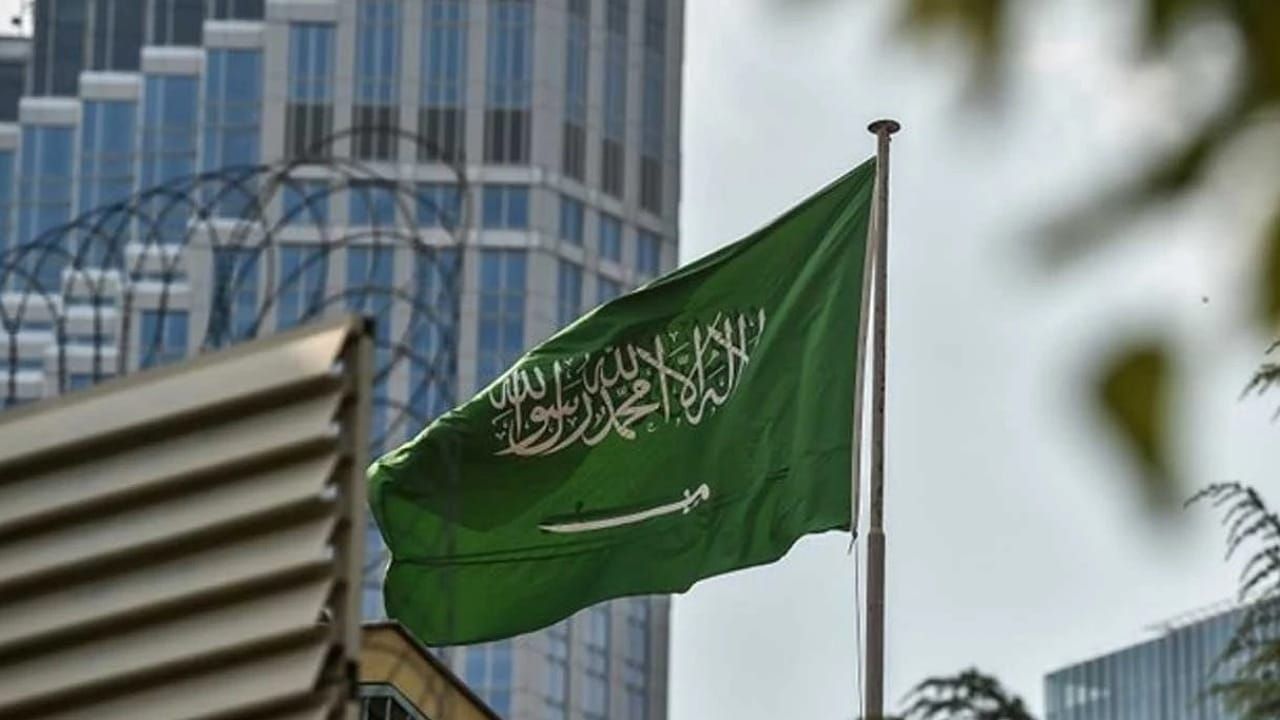 حقيقة تعديل العطلة الأسبوعية ثلاثة أيام بأمر ملكي 2024.. آراء السعوديين بشأن هذه الإجازة