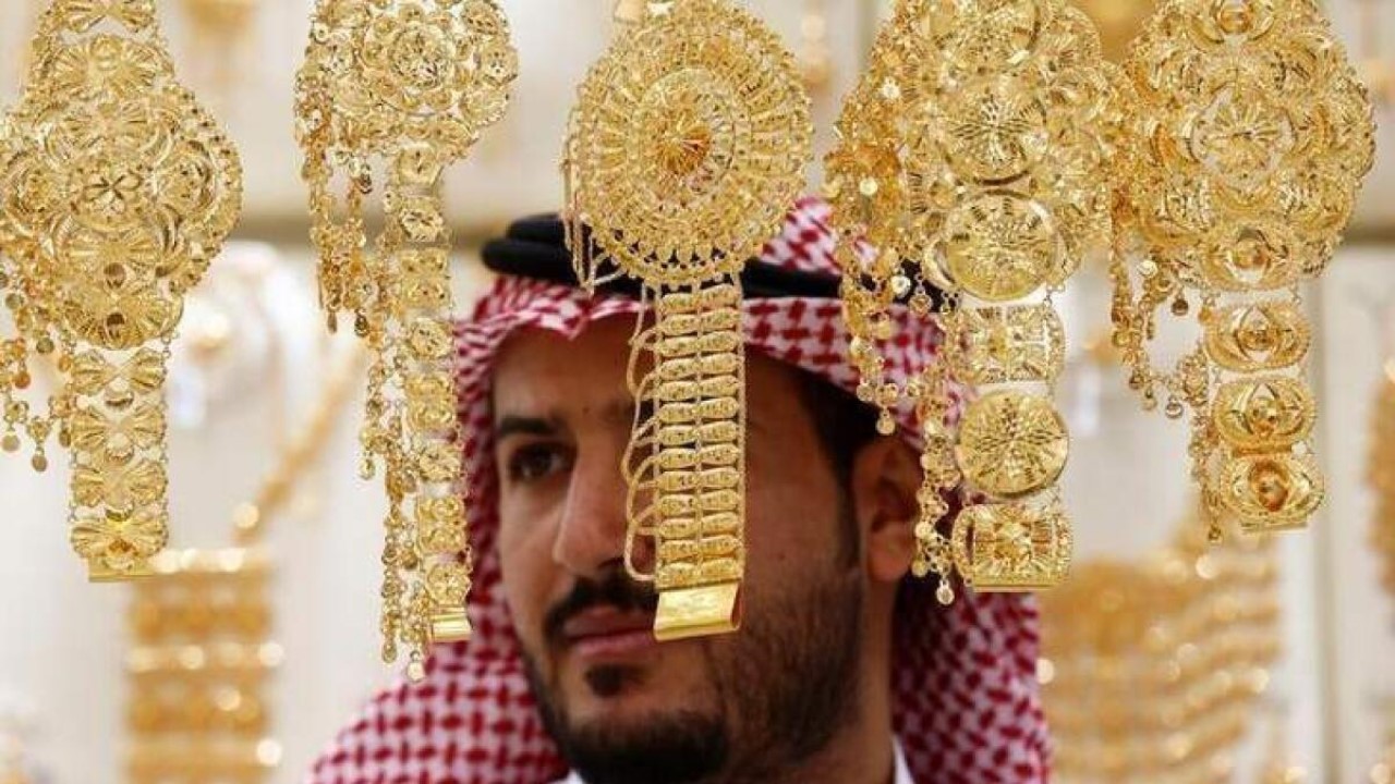 المعدن الأصفر يواصل خسائره عالميًا| سعر جرام الذهب عيار 21 في السعودية اليوم يحمل نبأ سارَّ للمواطنين