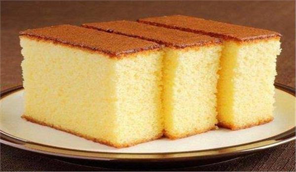 “هشة وخفيفة” طريقة عمل كيكة الزبادي في البيت بكل سهولة