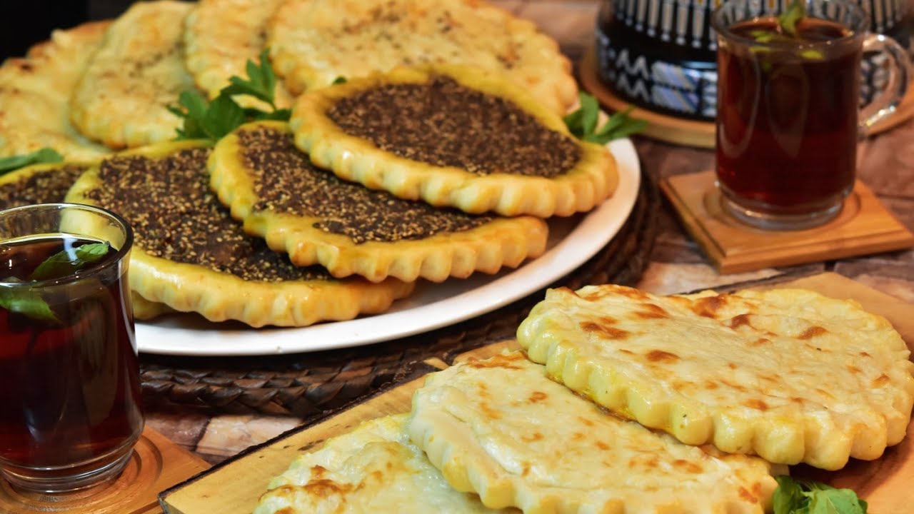 مكونات وطريقة تحضير مناقيش الزعتر والجبنة المشكلة