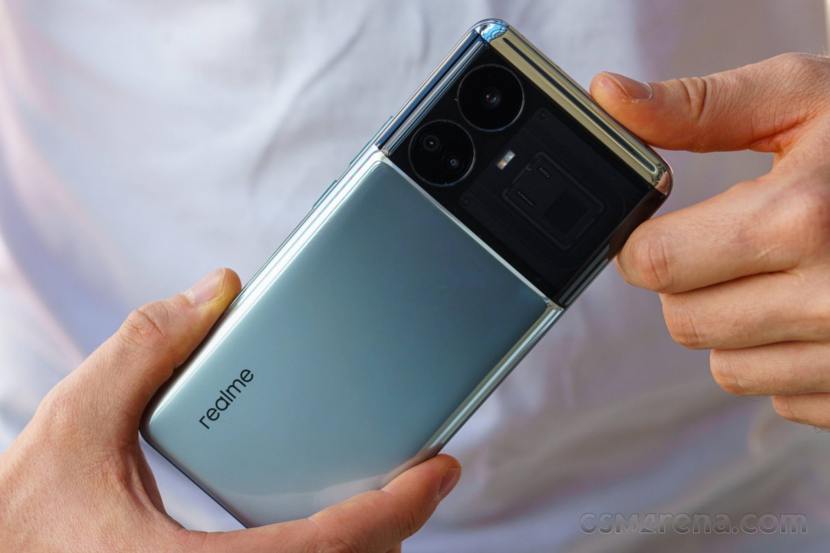 ريملي تشعل المنافسة بهاتفها العملاق شبيه الآيفون.. سعر ومواصفات هاتف realme GT6 بمزايا الذكاء الاصطناعي أقوي هاتف يكتسح السوق بشراسة