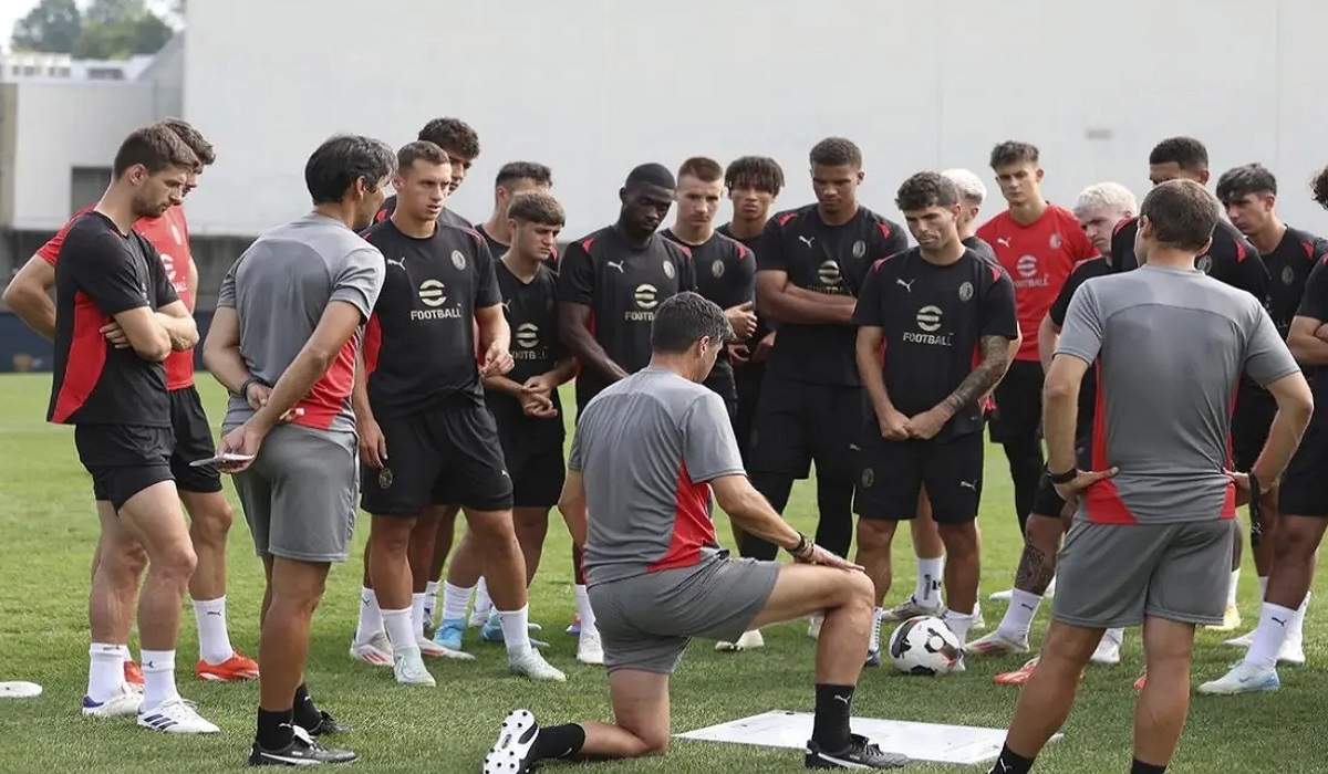 في مفاجأة كروية عالمية نجم ميلان الإيطالي يتخذ قرار جريء بالإنضمام لدوري روشن والفريق الأقرب لضمه
