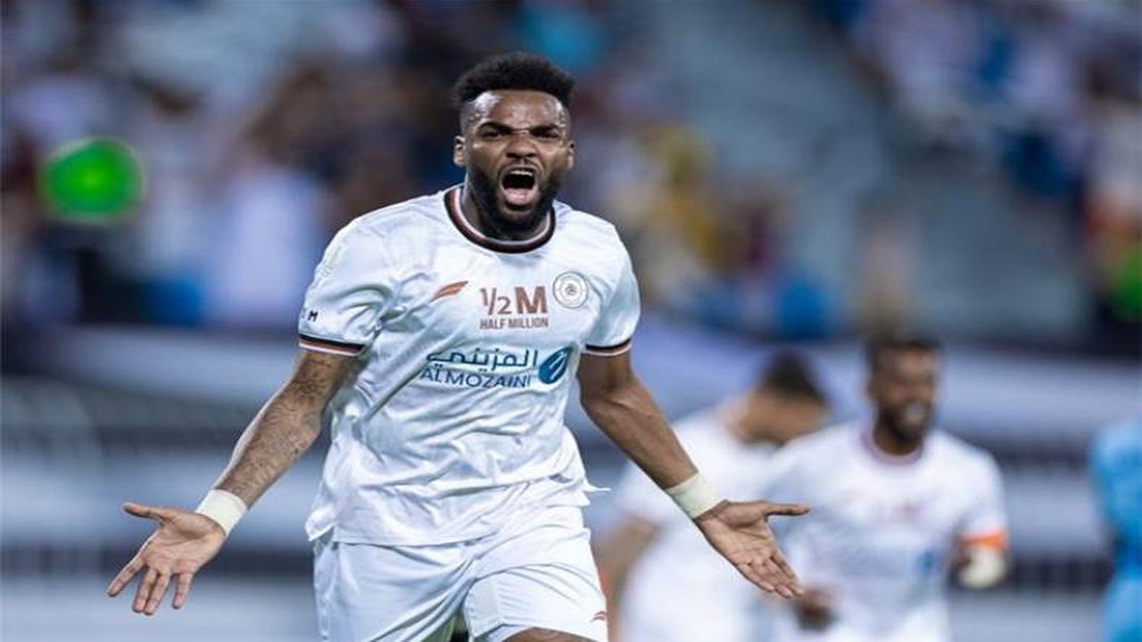 الزمالك يحصل على توقيع الجابوني أرون بوبيندزا لتدعيم صفوف الفريق..فمن هو