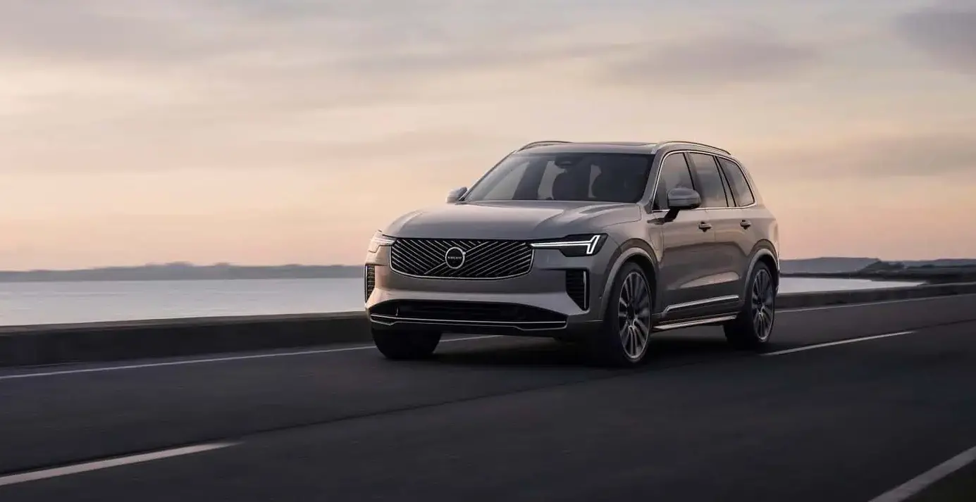 مواصفات سيارة فولفو XC90 2025