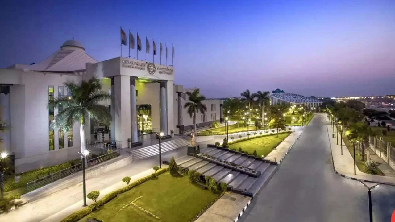 ما هي الأوراق المطلوبة للتقديم بـ كلية التجارة جامعة القاهرة فرع الشيخ زايد 2024