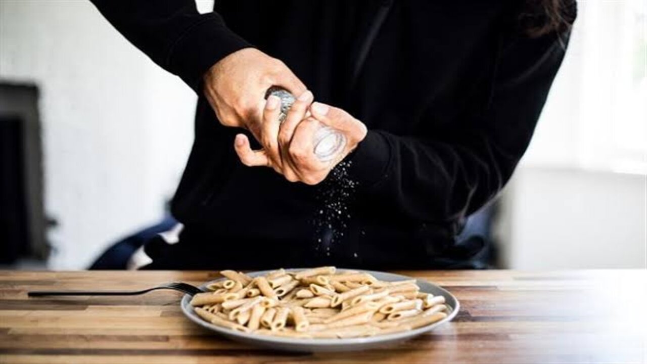 السم الأبيض.. أضرار الإفراط في الملح لجسم الإنسان وكيفية تجنب أضراره.. ياريتني عرفت من زمان!