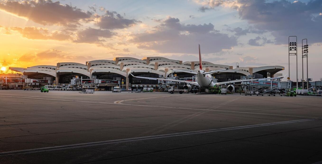 مطارات الرياض تطلق تقنية جديدة بمطار الملك خالد