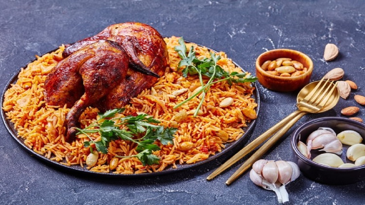 أكلة سعودي .. طريقة عمل كبسة الفراخ بالأرز المصري في المنزل بخطوات بسيطة