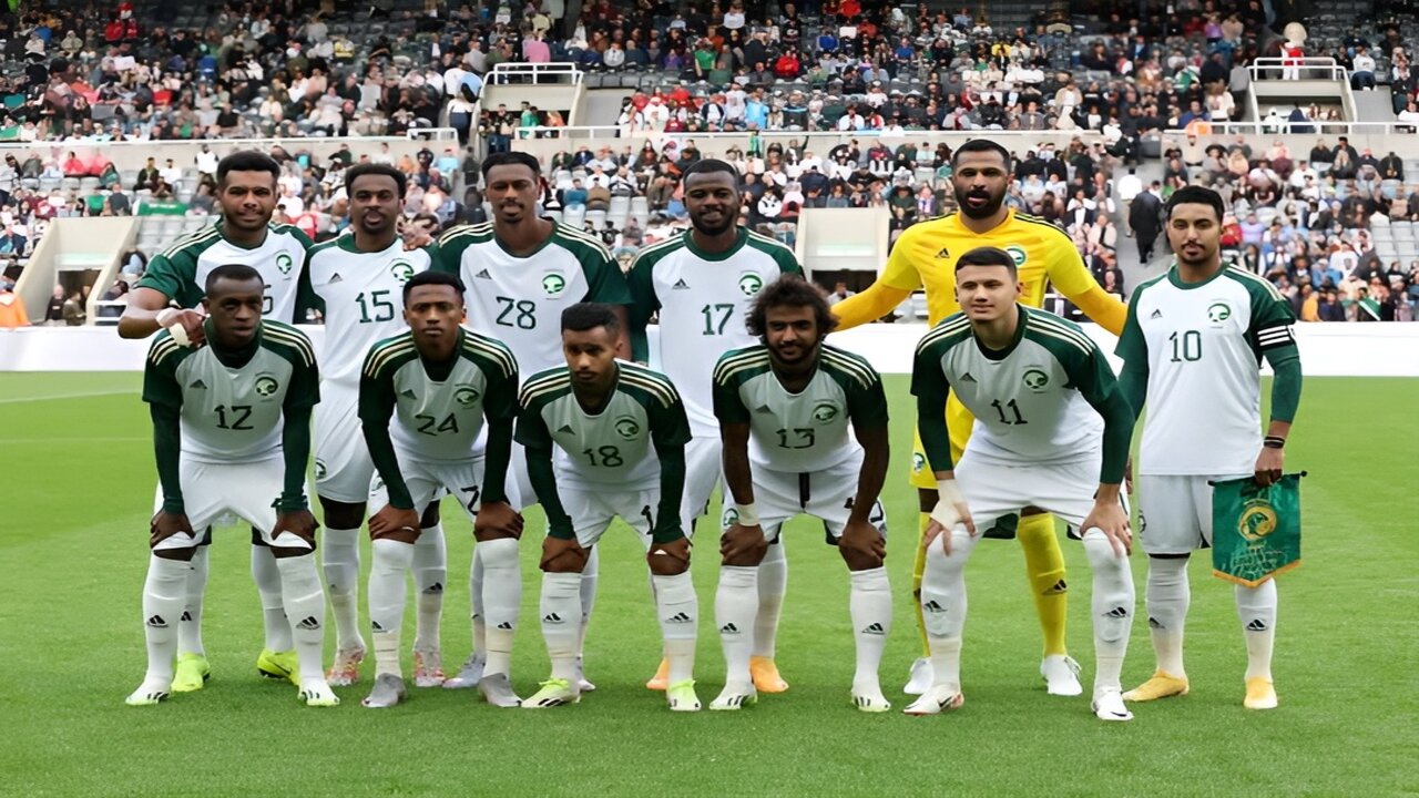 بالصور المنتخب السعودي يكشف عن زيه الجديد في موسم 2024/2025