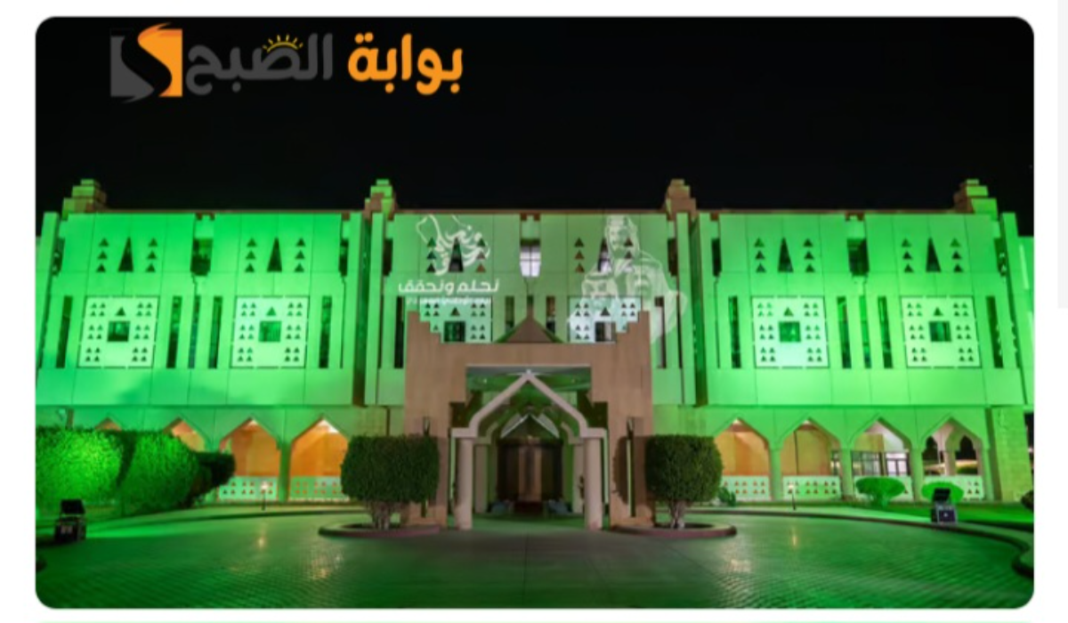 احتفالًا باليوم الوطني السعودي..مبنى الإمارة بمنطقة تبوك يتزين باللون الأخضر في مشاهد ساحرة