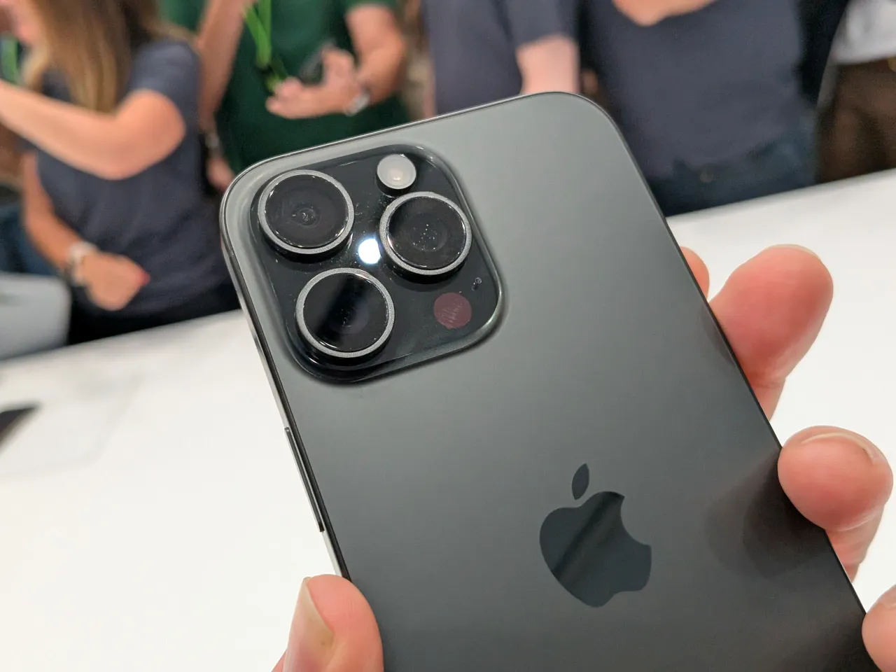 لا تنتظر وإلحق على العروض الحين.. أقوى عروض تقسيط جوال آيفون 16 iphone من مكتبة جرير