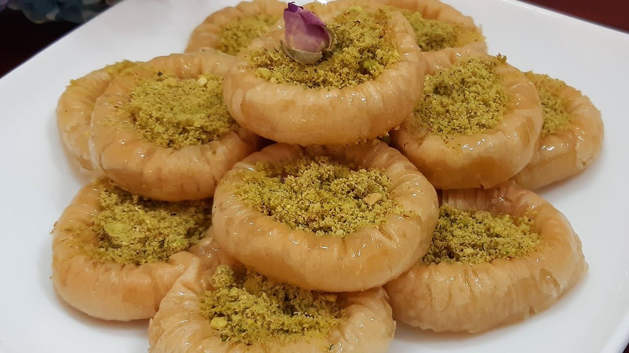 ألذ وأشهى حلى لأسرتك اعملي أساور البقلاوة بالمكسرات والشوكولاتة في البيت بوصفة سهلة واقتصادية