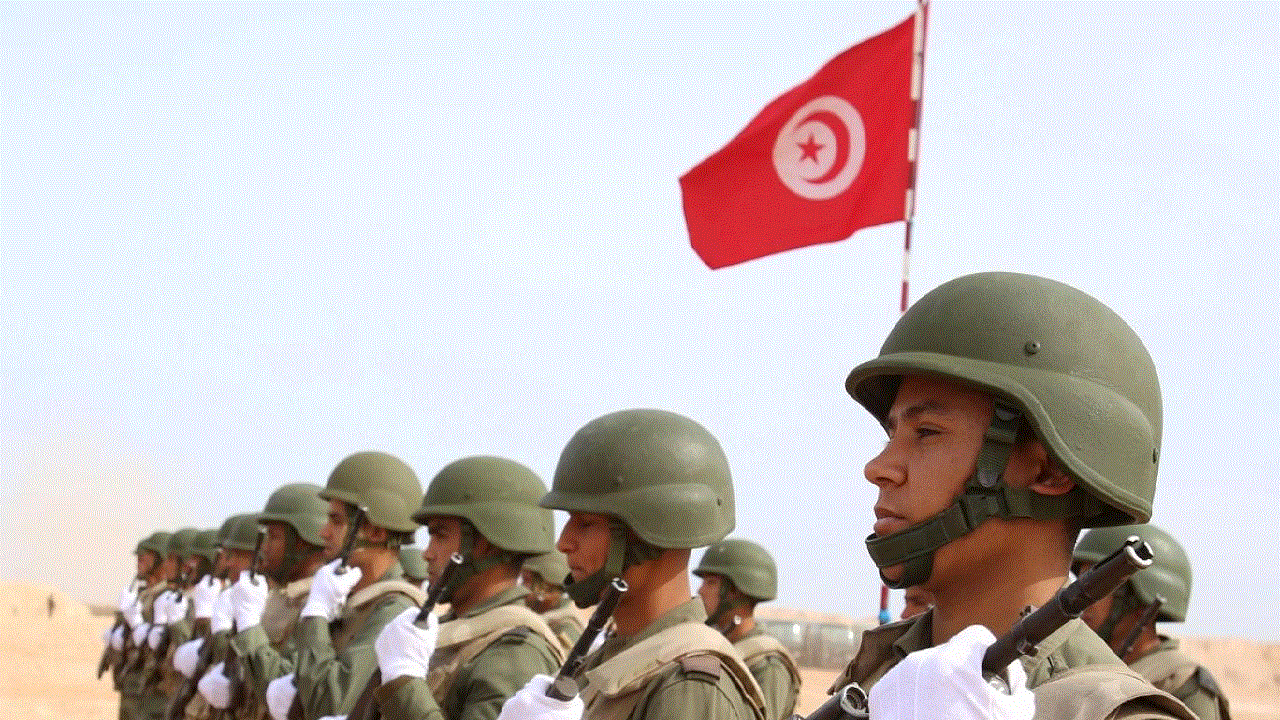 عاجل خطوات وأوراق التقديم في التجنيد بصفوف الجيش التونسي وقنوات التواصل مع “الدفاع الوطني” ورابط “التأجيل الإعفاءات”