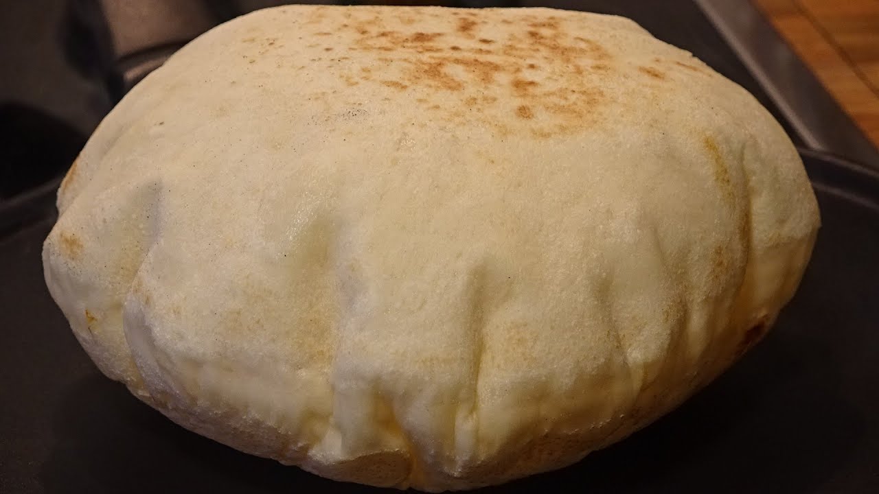 طريقة عمل الخبز المنفوخ في المنزل خطوة بخطوة