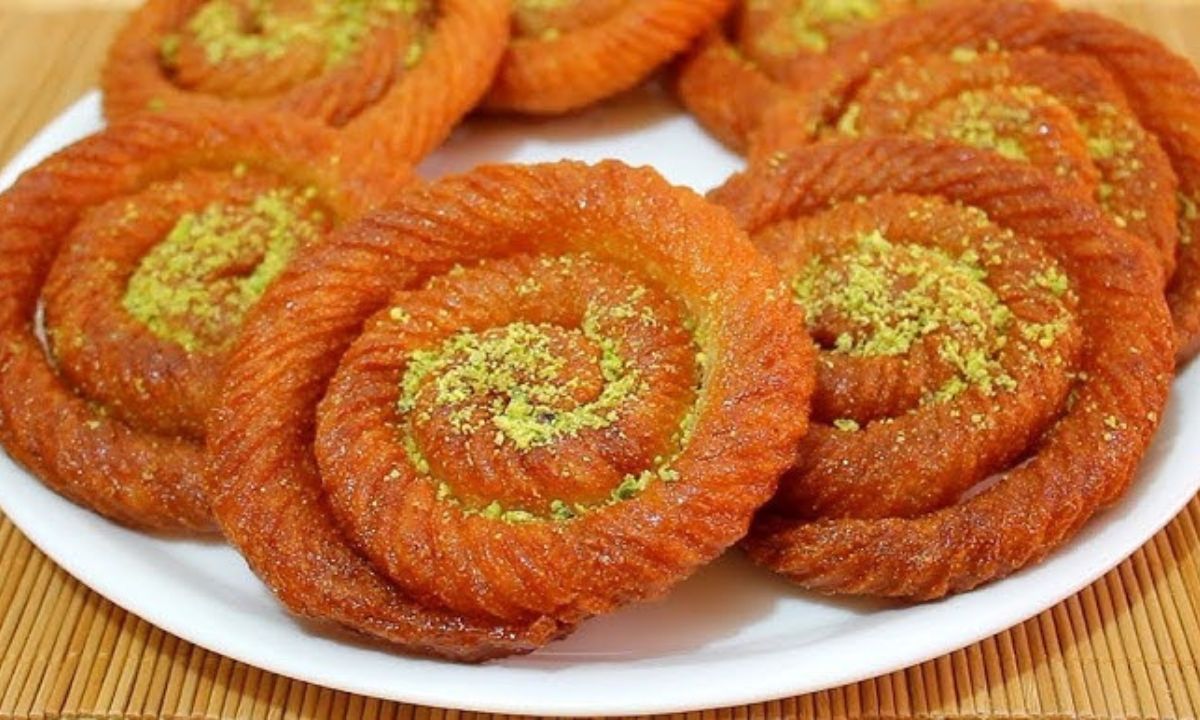 المشبك السوري المقرمش بطعم لذيذ ورائع بخطوات بسيطة بالشربات