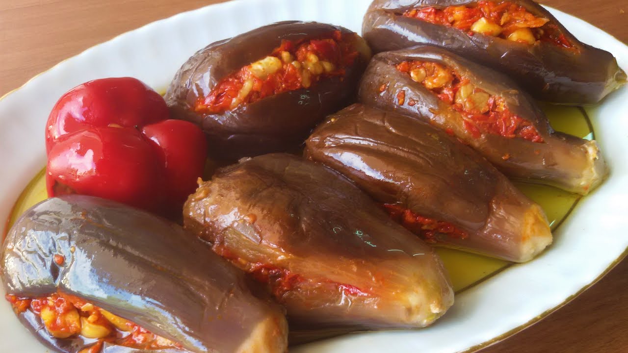 بخطوات بسيطة وسهلة .. اعرفي طريقة عمل المكدوس الحار قي البيت بأقل المكونات