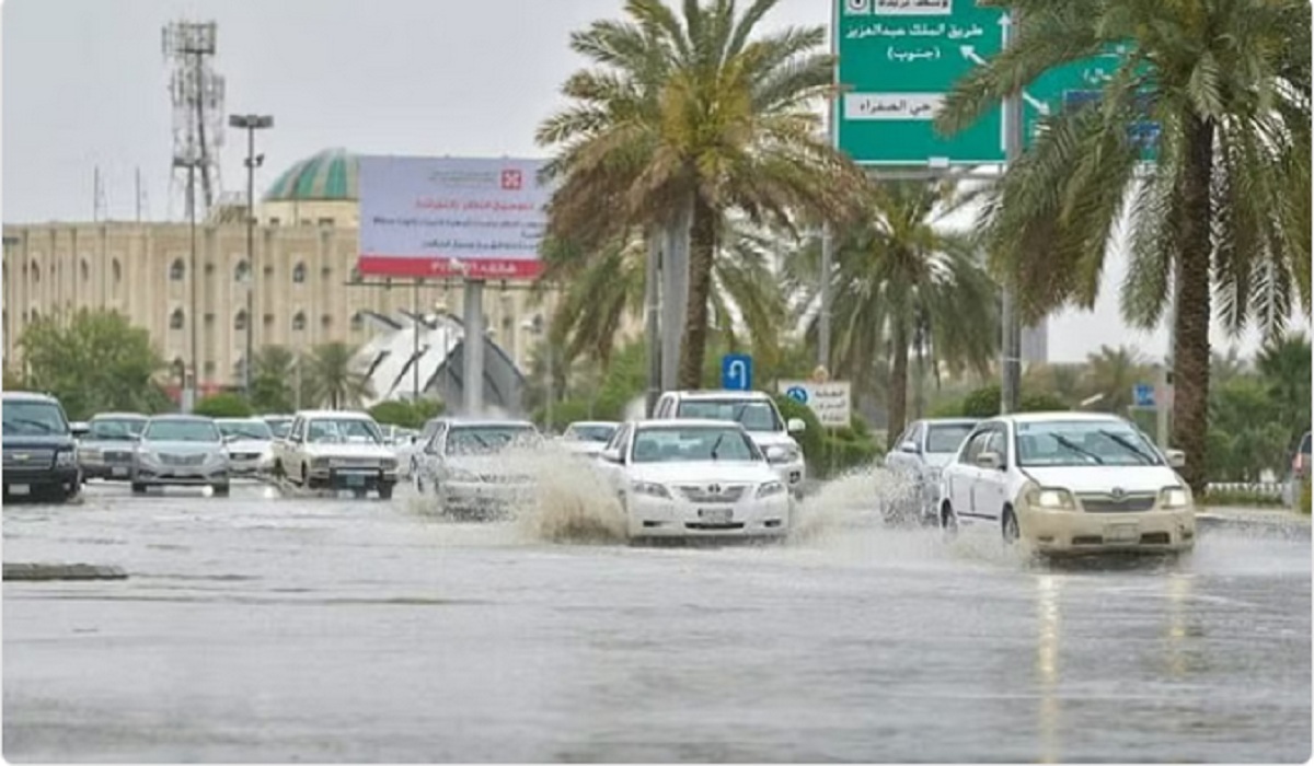 الأرصاد: أمطار شديدة الغزارة تصل لحد السيول تضرب العديد من مناطق المملكة.. وموعد انتهاء الموجة