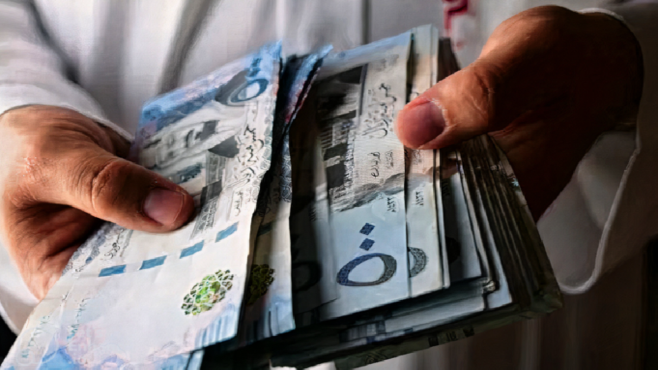 أخبار سارة .. حقيقة تقديم موعد صرف رواتب الموظفين في القطاعين الحكومي والخاص لشهر سبتمبر 2024