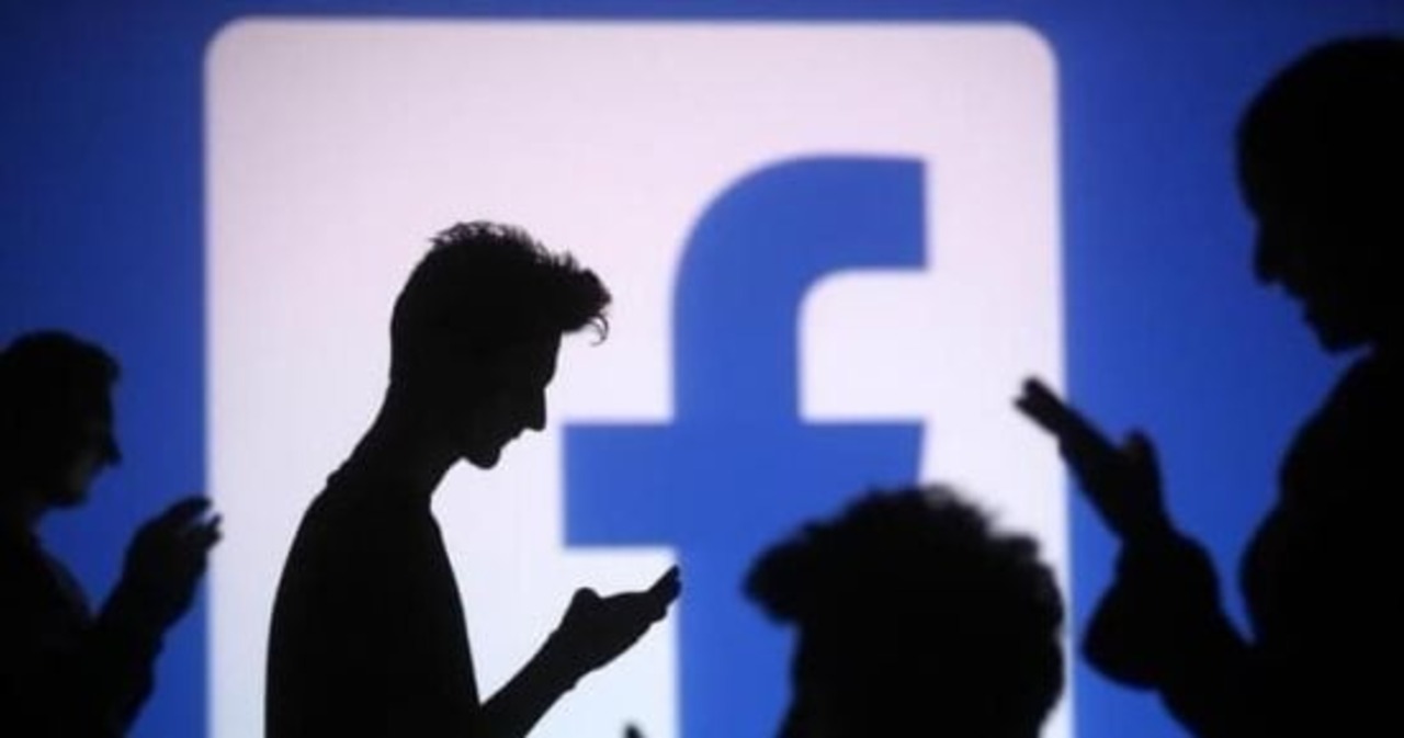 بنسبة 15%.. حقيقة فرض ضرائب على الفيس بوك ومنصات للتواصل الاجتماعي بالعراق “تعرف علي التفاصيل”