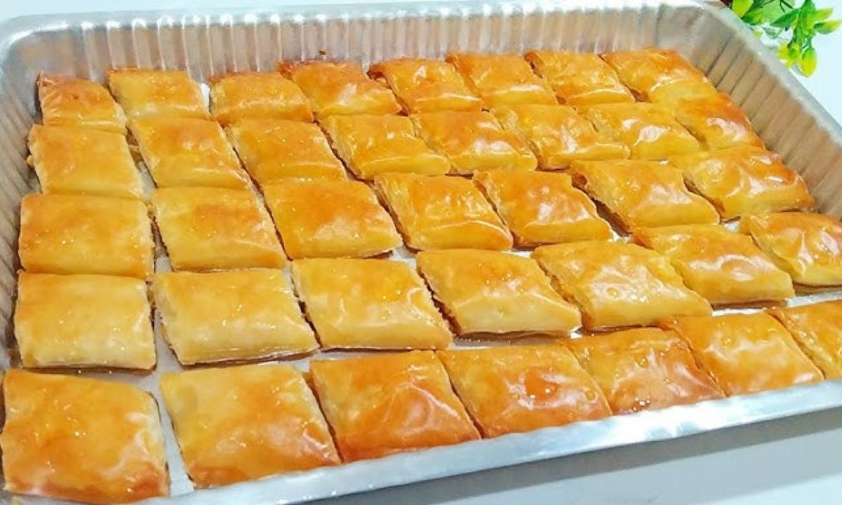 حلوى مورقة ولذيذة زي المحترفين بطعم ولا أروع .. صينية الجلاش الحلو بأسهل وأسرع طريقة