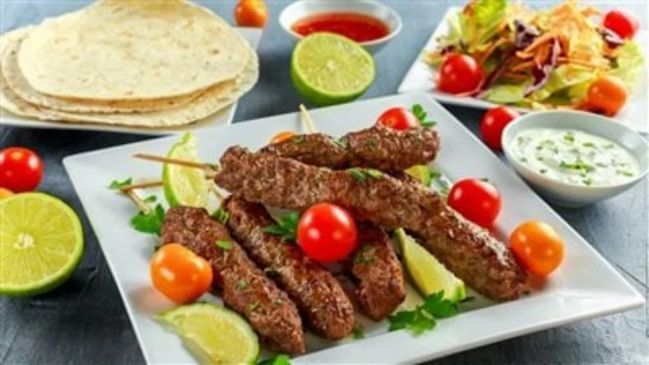جوسي وطعم خرافي.. طريقة عمل الكفتة اليونانية في المنزل