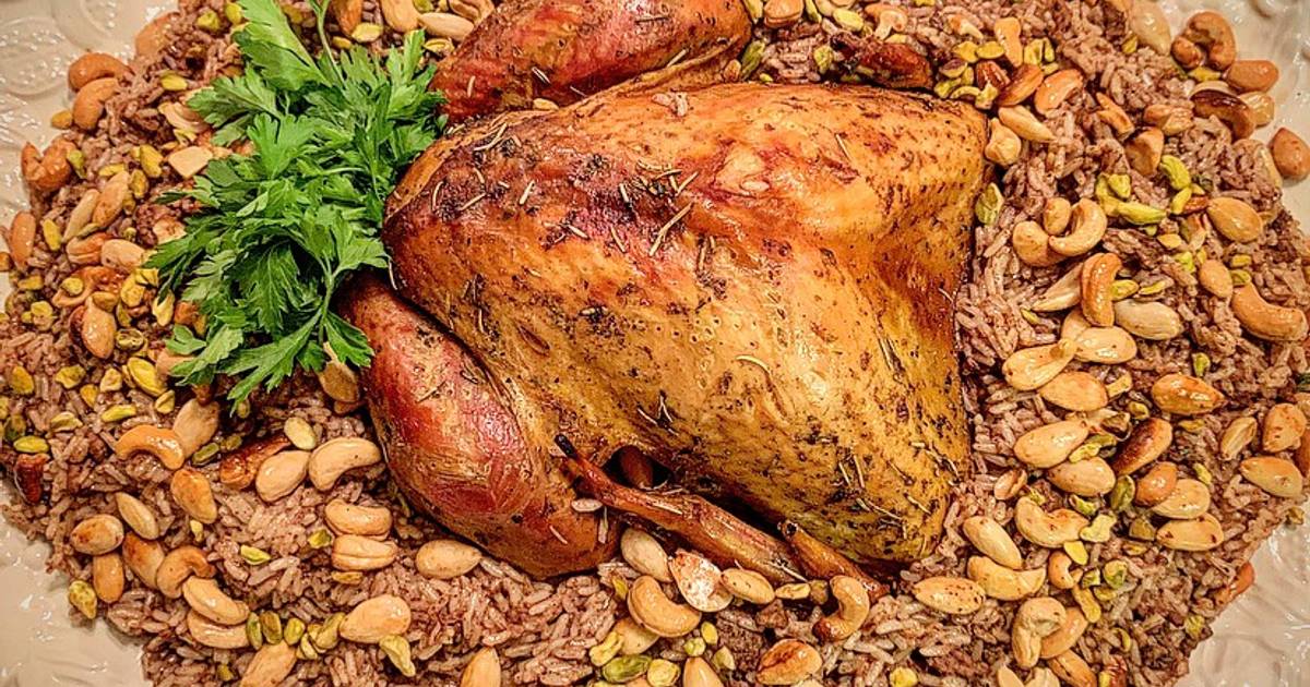 خطوات عمل وصفة الدجاج المحشي بالأرز في الفرن لغداء عائلي مميز