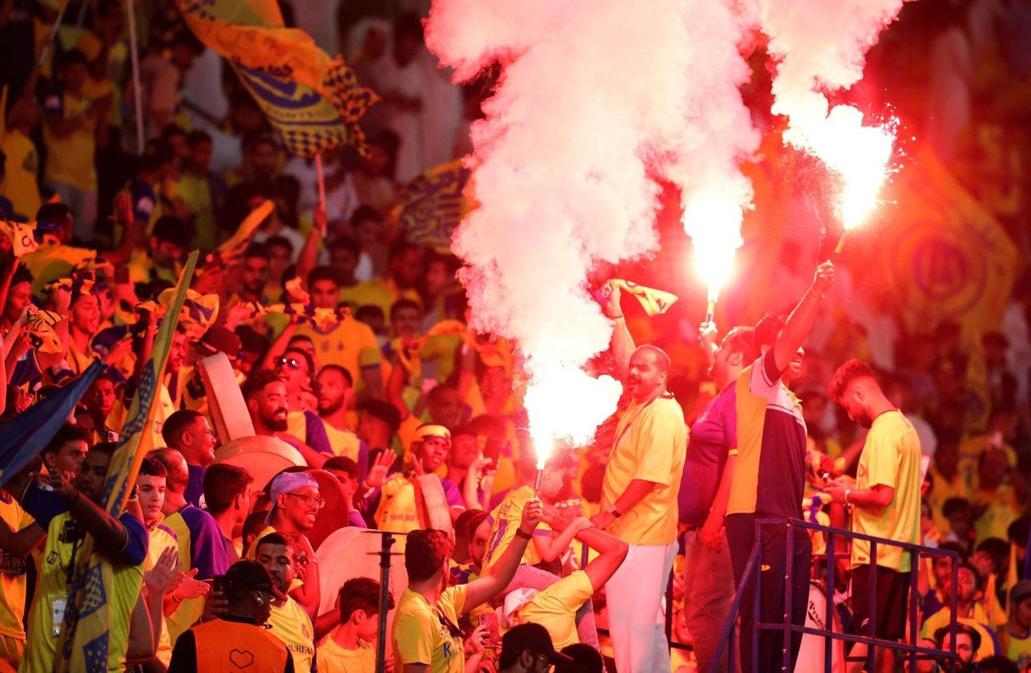 بالرغم من الفوز على الحزم.. قرار مفاجئ من مدرب النصر السعودي تجاه اللاعبين