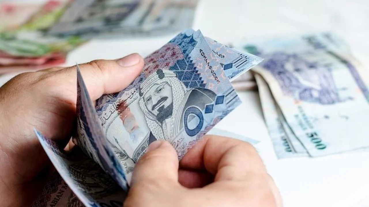 ما هي حقيقة تبكير موعد صرف رواتب شهر سبتمبر في السعودية 1446