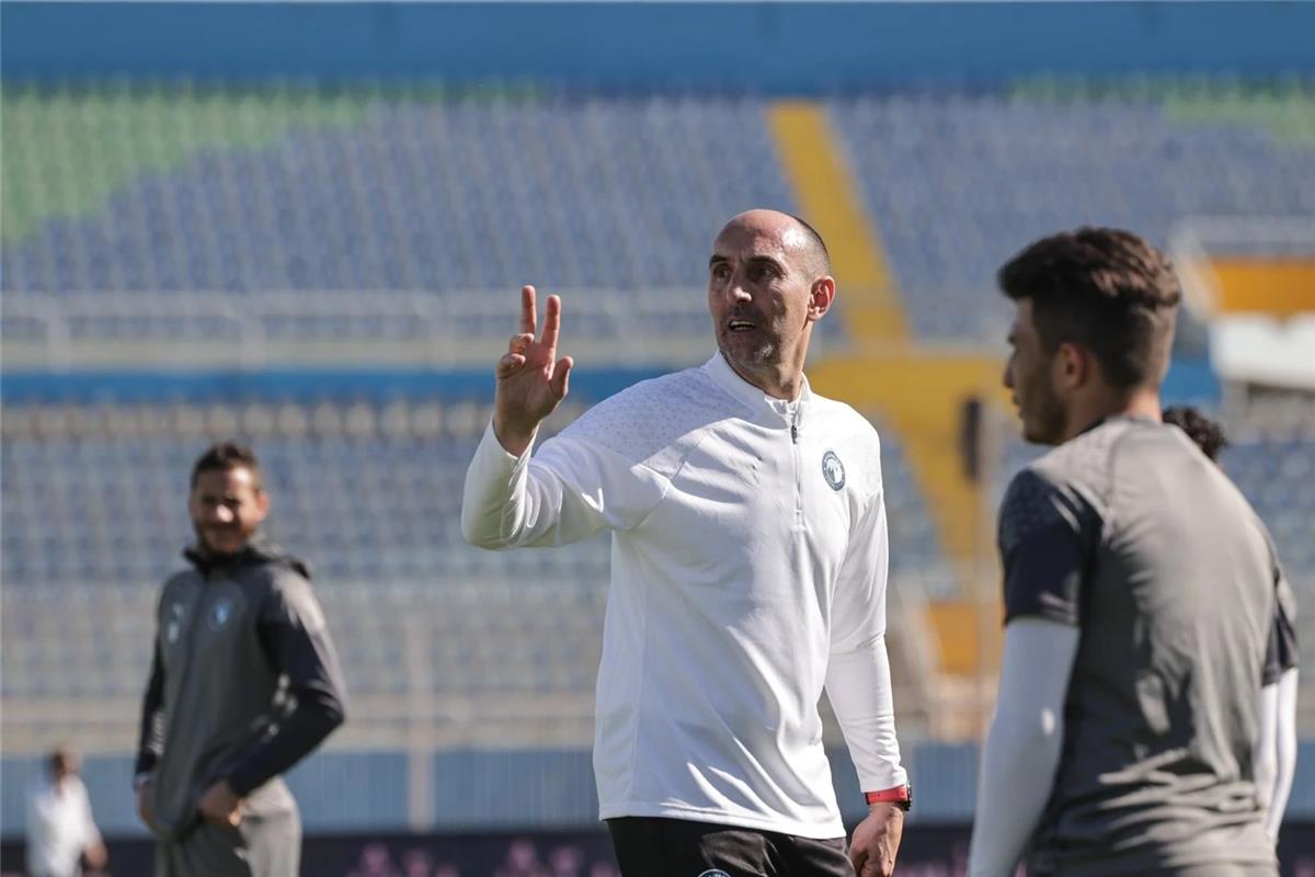 مدرب بيراميدز يشيد بأداء فريقه ويهاجم غاضبًا: “الكرة المصرية مش أهلي وزمالك فقط”