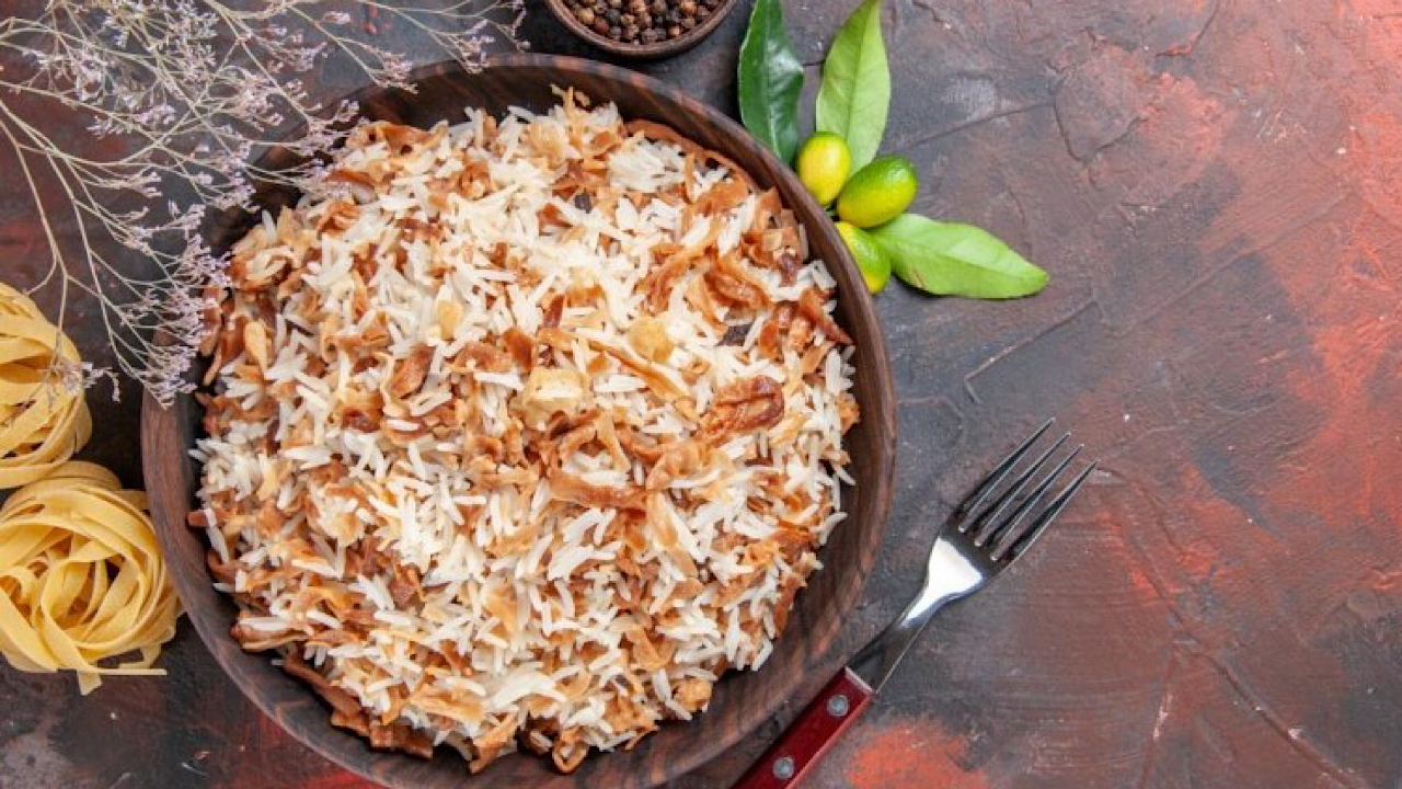لوجبة غداء شهية .. طريقة عمل الأرز المفلفل بالشعيرية