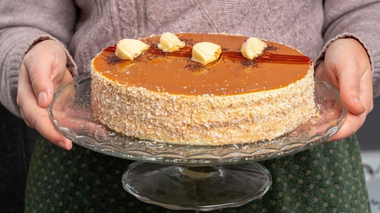 مناسبة للضيافة .. طريقة عمل كيكة التوفي بجوز الهند
