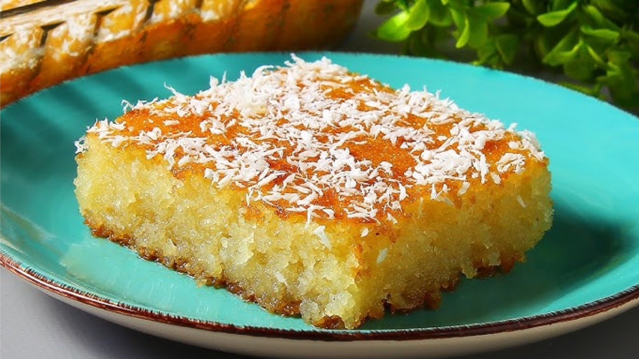 حلوى شرقية شهية وسهلة التحضير .. طريقة تحضير البسبوسة بجوز الهند واستمتعي بأحلى طعم