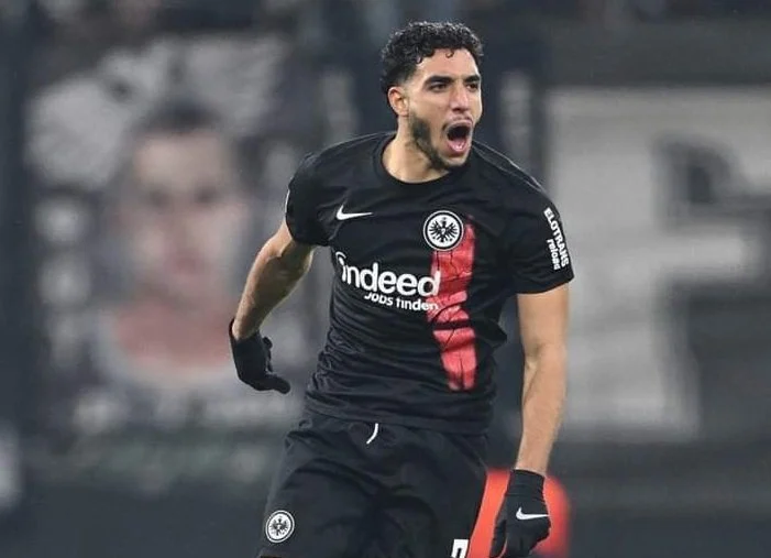موعد مباراة آينتراخت فرانكفورت بقيادة عمر مرموش وبايرن ميونخ في الدوري الألماني والقنوات الناقلة