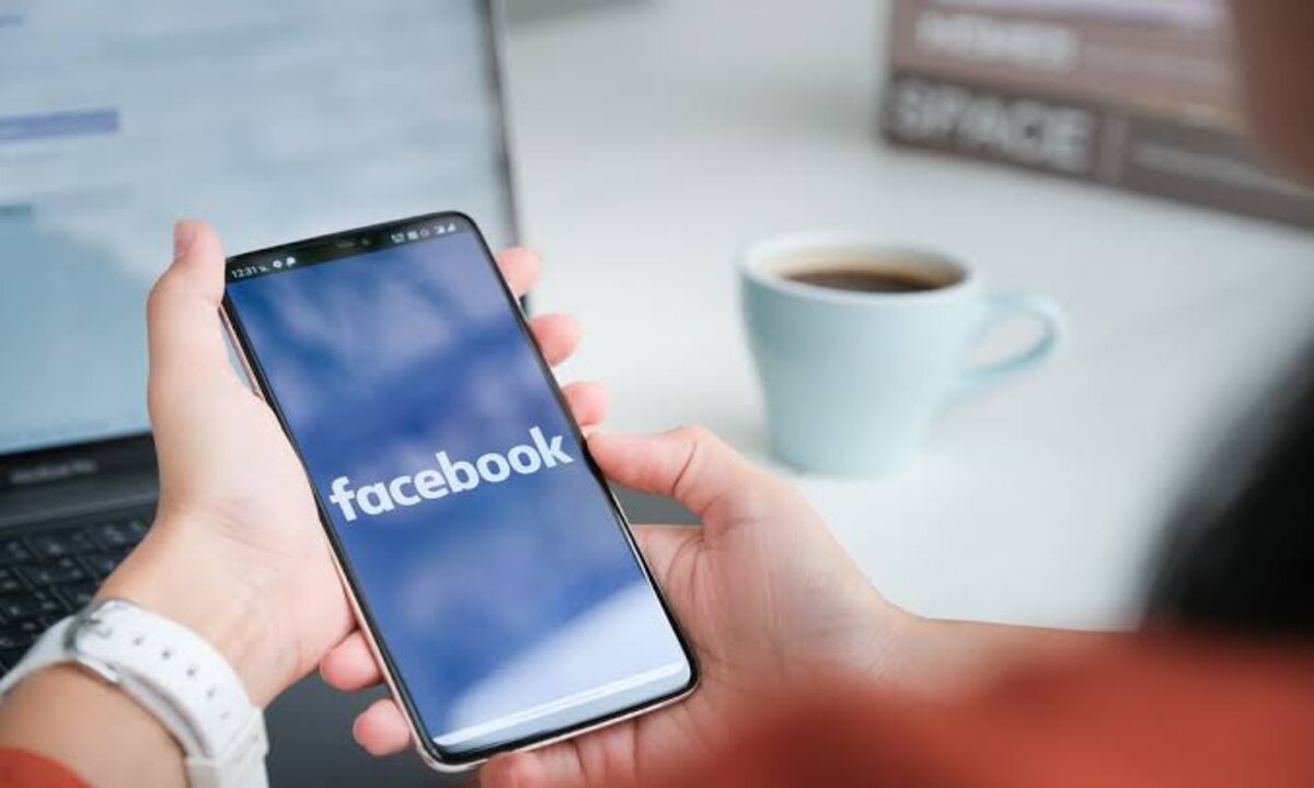 ما هو السبب الحقيقي وراء ظهور إعلانات المنتجات على السوشيال ميديا بمجرد التفكير في شرائها؟