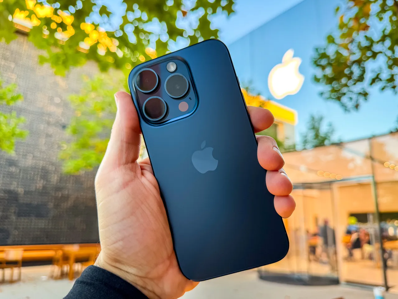 خصم 700 ريال.. أقوى عروض هايبر بنده على iphone 15 pro max والشاشات