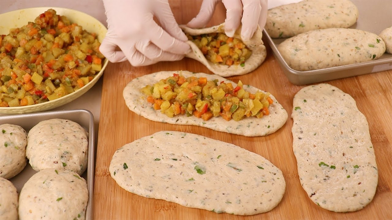 هشة وطرية وطعمها يجنن .. حضري لأولادك فطائر البطاطس بالخضروات كإفطار مغذي أو عشاء خفيف