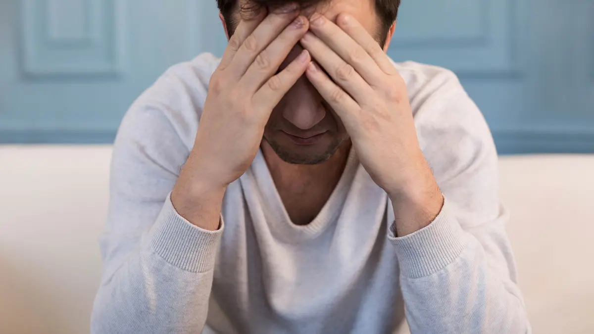 لو بتعاني من القلق والتوتر.. اخرجي هذه الأطعمة من مطبخك فورًا