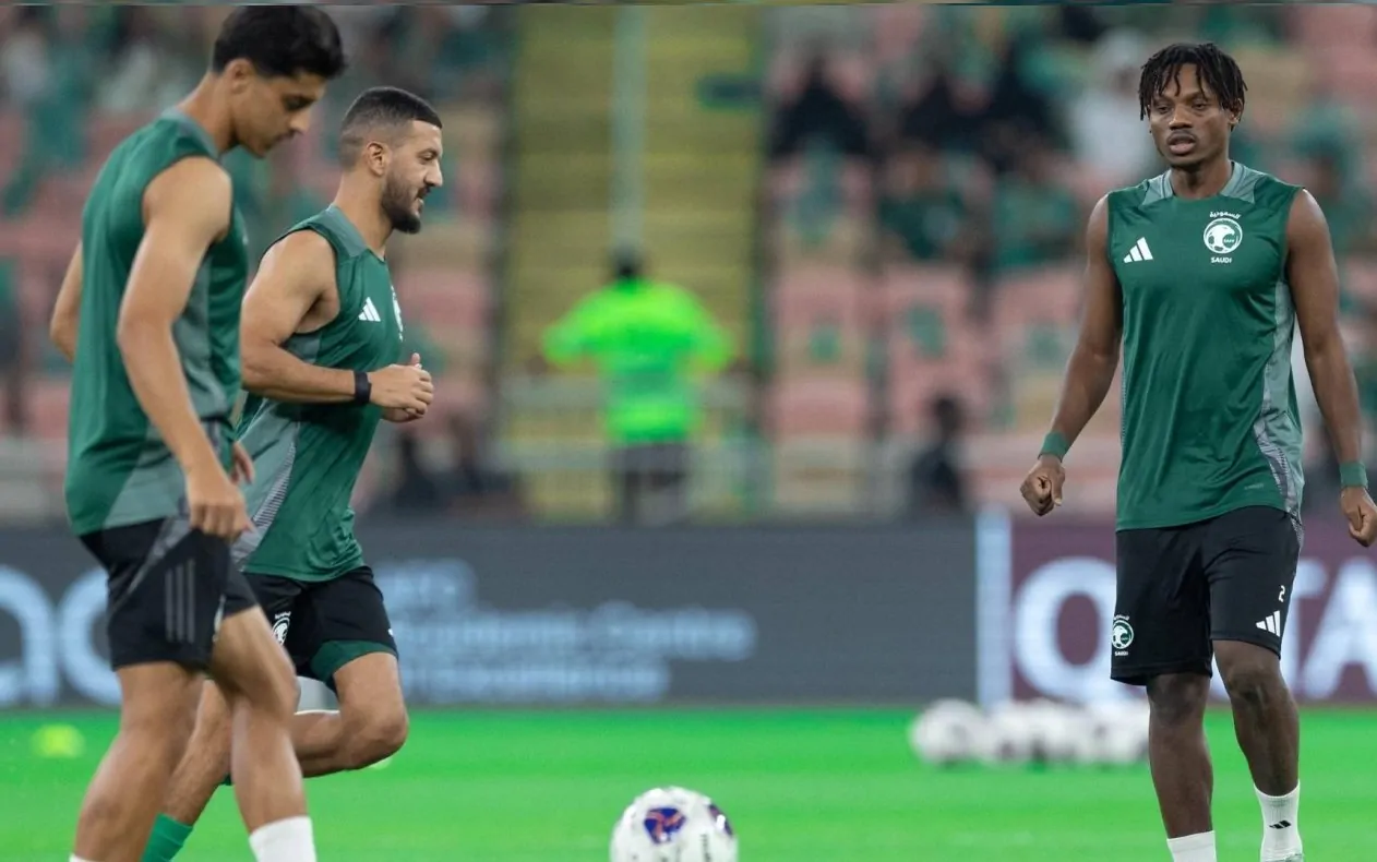 منافسة من العيار الثقيل .. القنوات الناقلة لمباراة السعودية والبحرين في تصفيات كأس العالم 2026