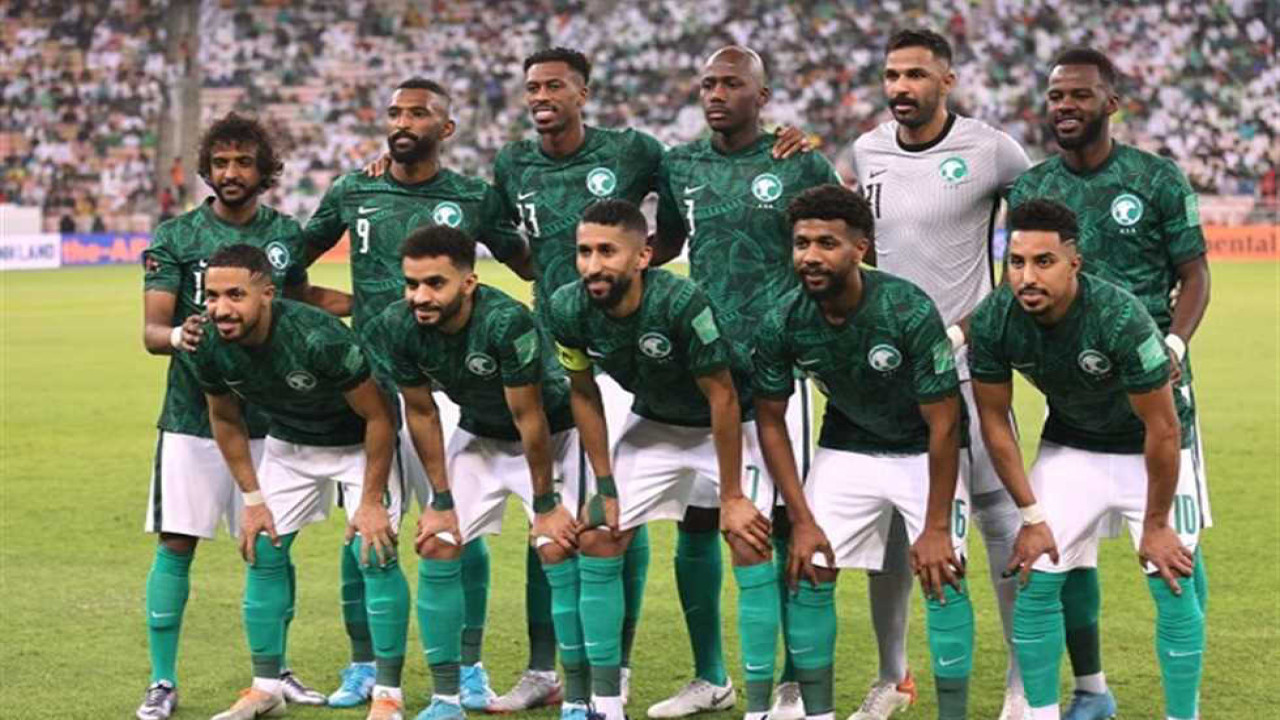 “نحن الأقوى فنيًا”.. إعلامي يوجه رسالة نارية للاعبي الأخضر السعودي قبل مواجهة إندونيسيا