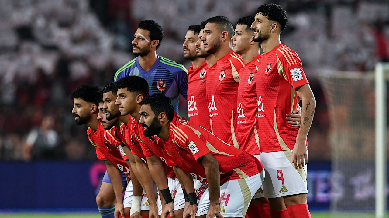 القنوات الناقلة لمباراة الأهلي وسيراميكا كليوباترا في الدوري المصري 2024-2025 والمعلق والتشكيل