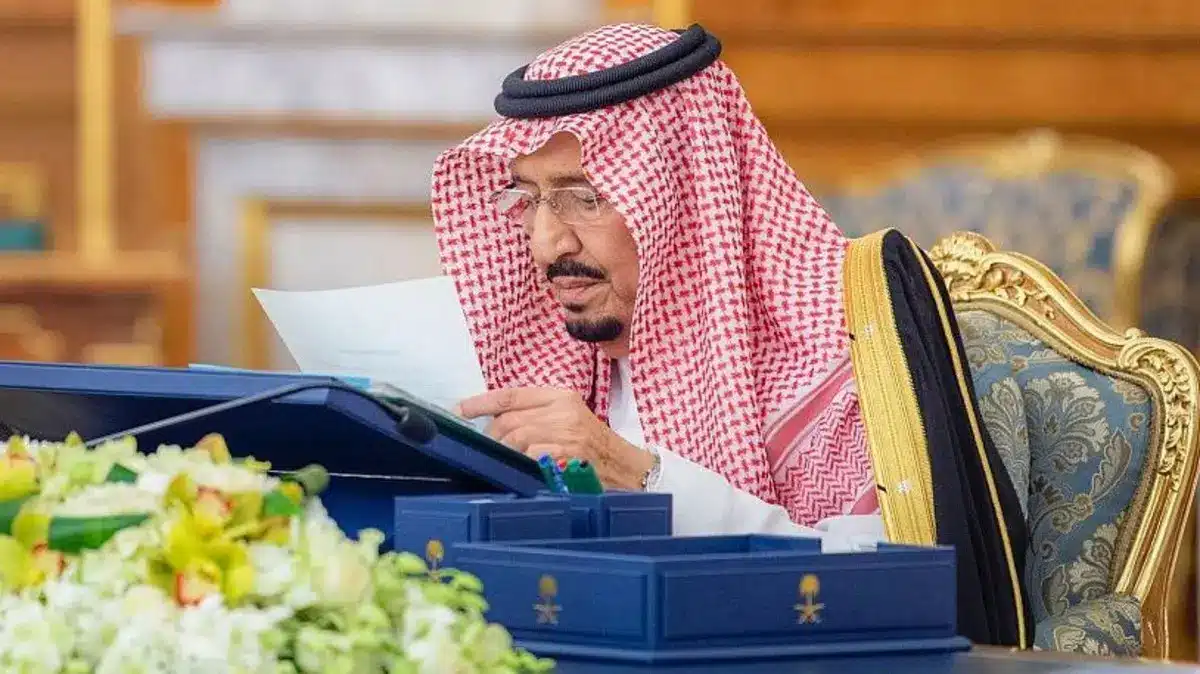 أمر ملكي إيداع 1000 ريال زيادة مع رواتب الموظفين بالسعودية هذا الشهر ديسمبر 2024 منحة مالية بسبب نهاية العام الحالي …. وزارة المالية تكشف التفاصيل