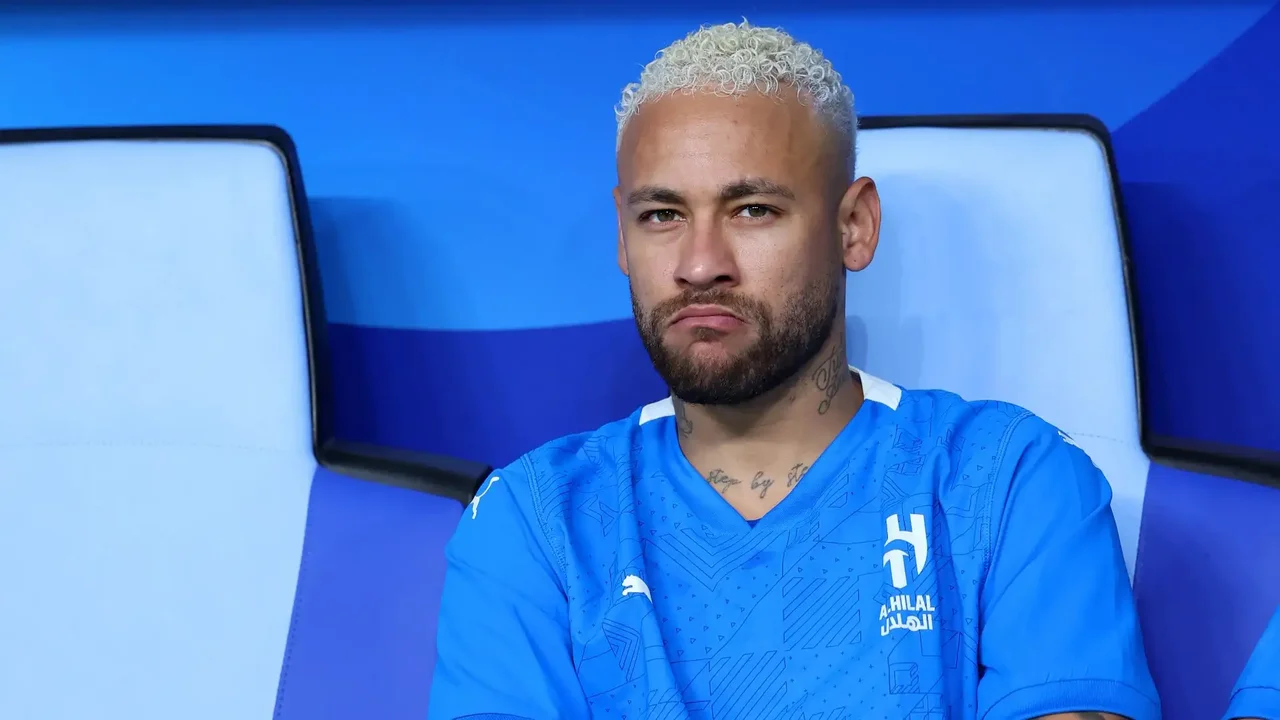 هل يرحل نيمار عن الهلال؟ والد النجم البرازيلي يكشف خبايا مستقبل اللاعب