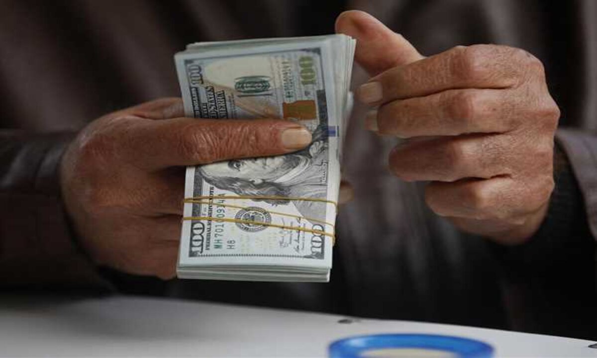 تراجع جديد في سعر صرف الدولار أمام الدينار العراقي.. 100 دولار كم دينار