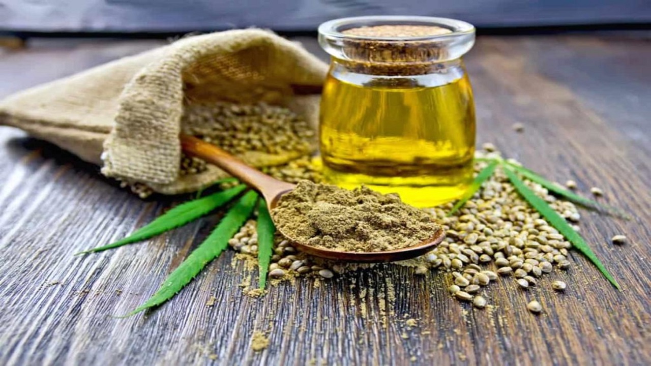 تعرف على فوائد زيت الحلبة سواء للجسم أو للشعر