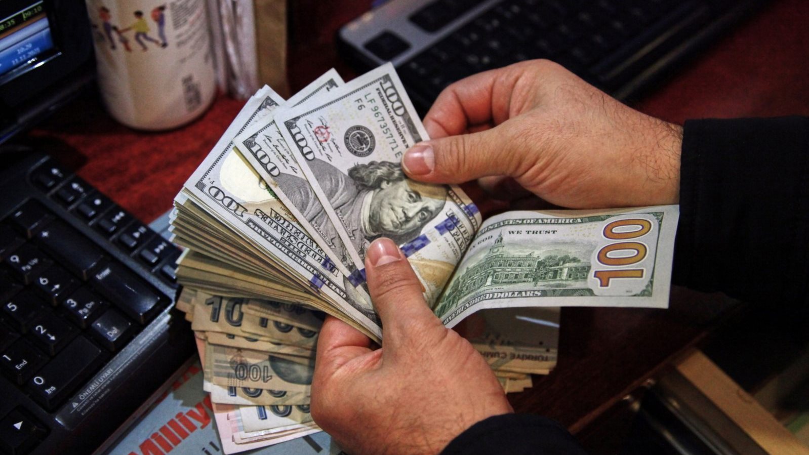 الجنية يلامس أدني مستوي .. سعر الدولار اليوم مقابل الجنيه المصري الجمعة 22 نوفمبر 2024 بعد قرار البنك المركزي