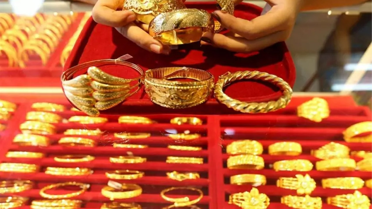 “بكام عيار 21 النهاردة”.. كم سعر الذهب اليوم الجمعة 1 نوفمبر 2024 وسعر الجنيه الذهب
