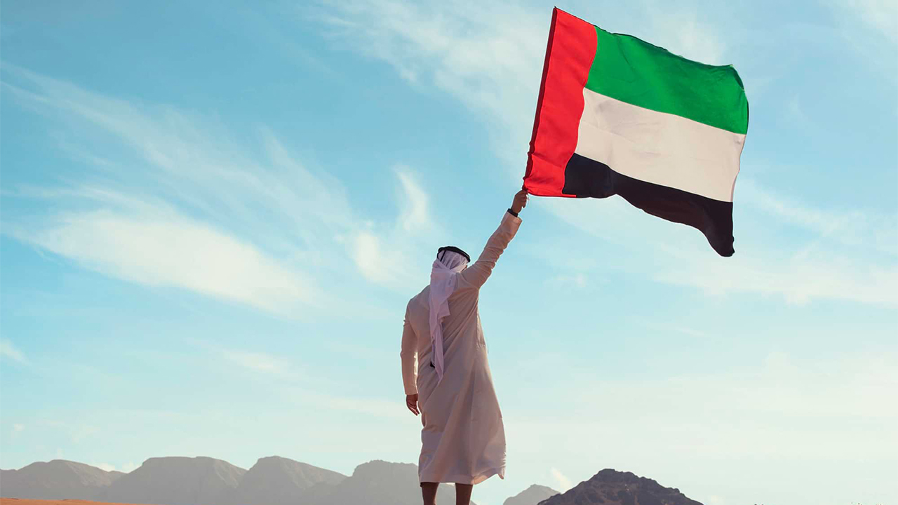 “كل عام وشعب الإمارات في عز وسلام”.. أجمل عبارات عن يوم العلم الإماراتي 2024