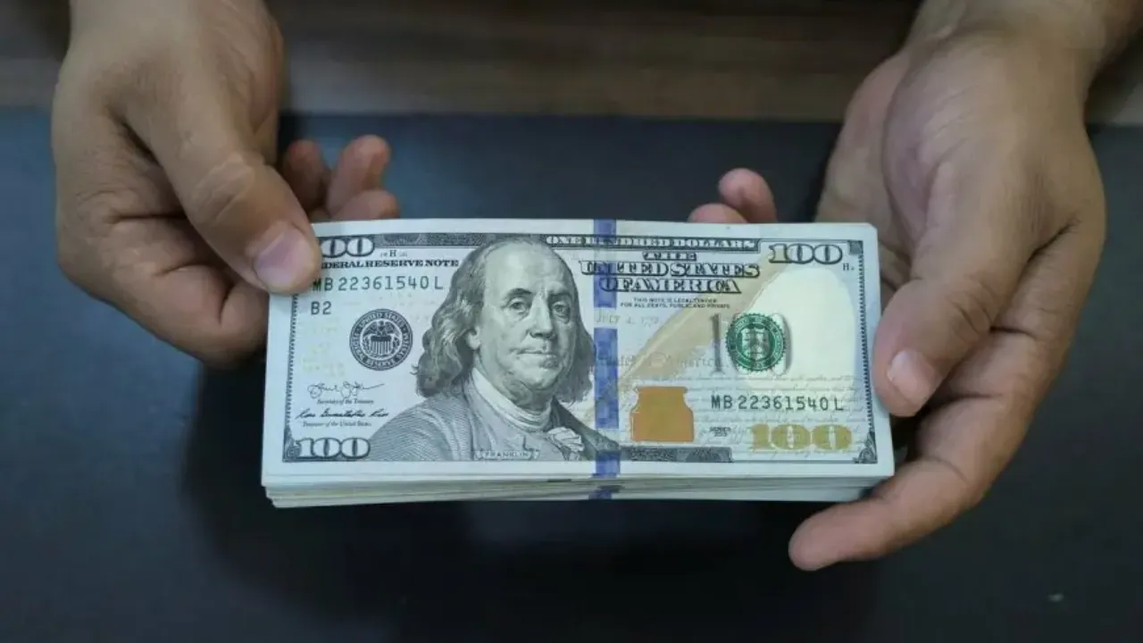 تحديث جديد.. سعر الدولار اليوم الجمعة في البنوك المصرية.. ياترى سجل كام؟