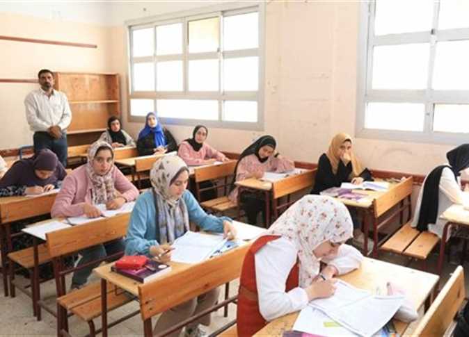 لطلاب ثانية ثانوي | تعرف على مواصفات الورقة الامتحانية للغة الإنجليزية.. مستند رسمي